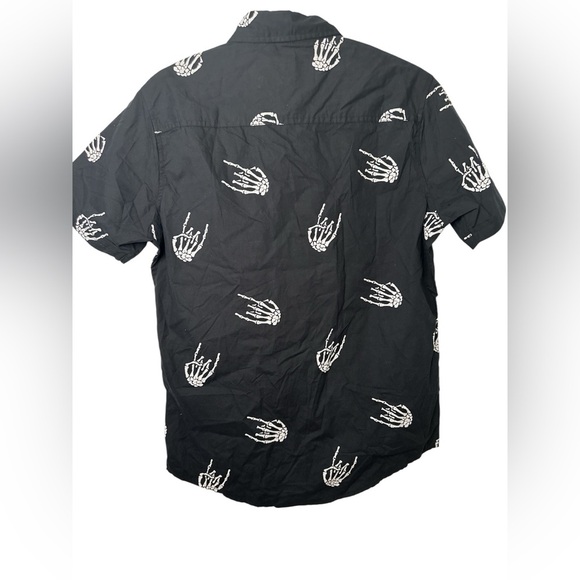 Free Planet Black White Skeleton Hand Print Button Down Short Sleeve Shirt NWT - Picture 2 of 7